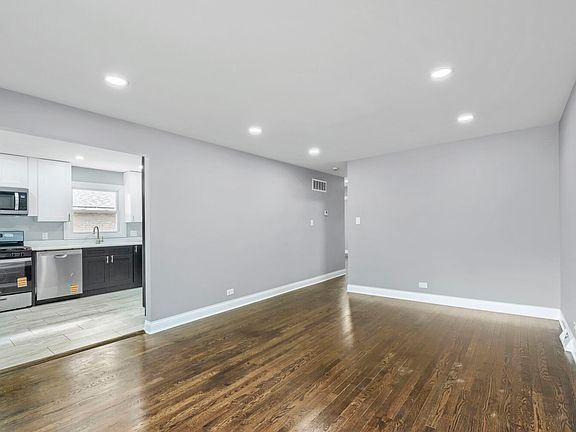 4th image of 576 W 16th St