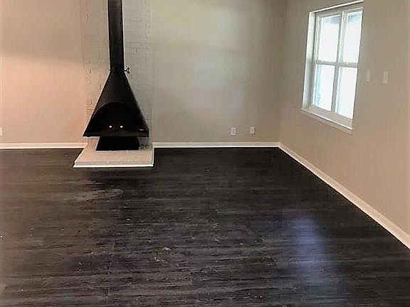 3rd image of 1212 Karen Ln