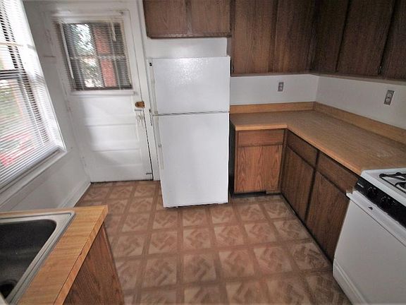 2nd image of 3517 N Racine Ave #3525E1