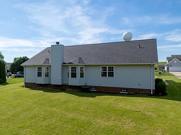1967 Sunnyview Ln — Photo 2