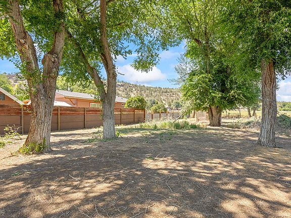 4th image of 3844 NE Butte Ln