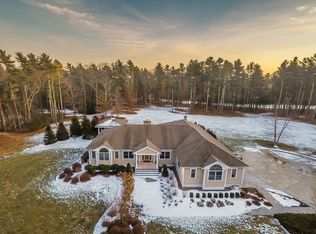 23 Foss Farm Rd, Rochester, MA 02770