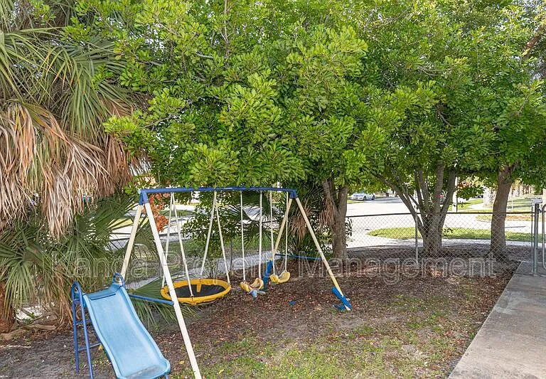 7750 SW 10th Ct #B — Photo 32