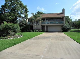 3610 Miramar Dr, Shoreacres, TX 77571