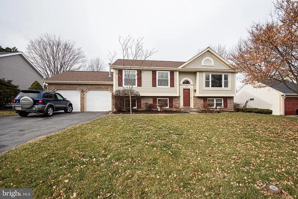 233 Diamond Dr photo 1