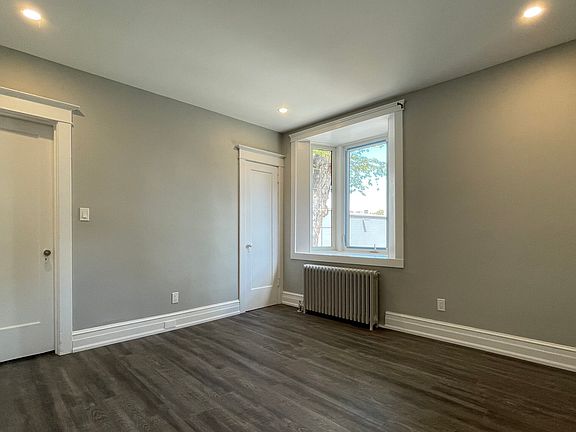 3rd image of 11 Grosvenor Ave S
