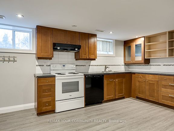 5th image of 240 Markham Rd