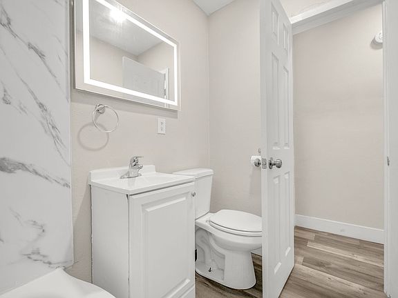 4th image of 1315 W 19th St #1901-02