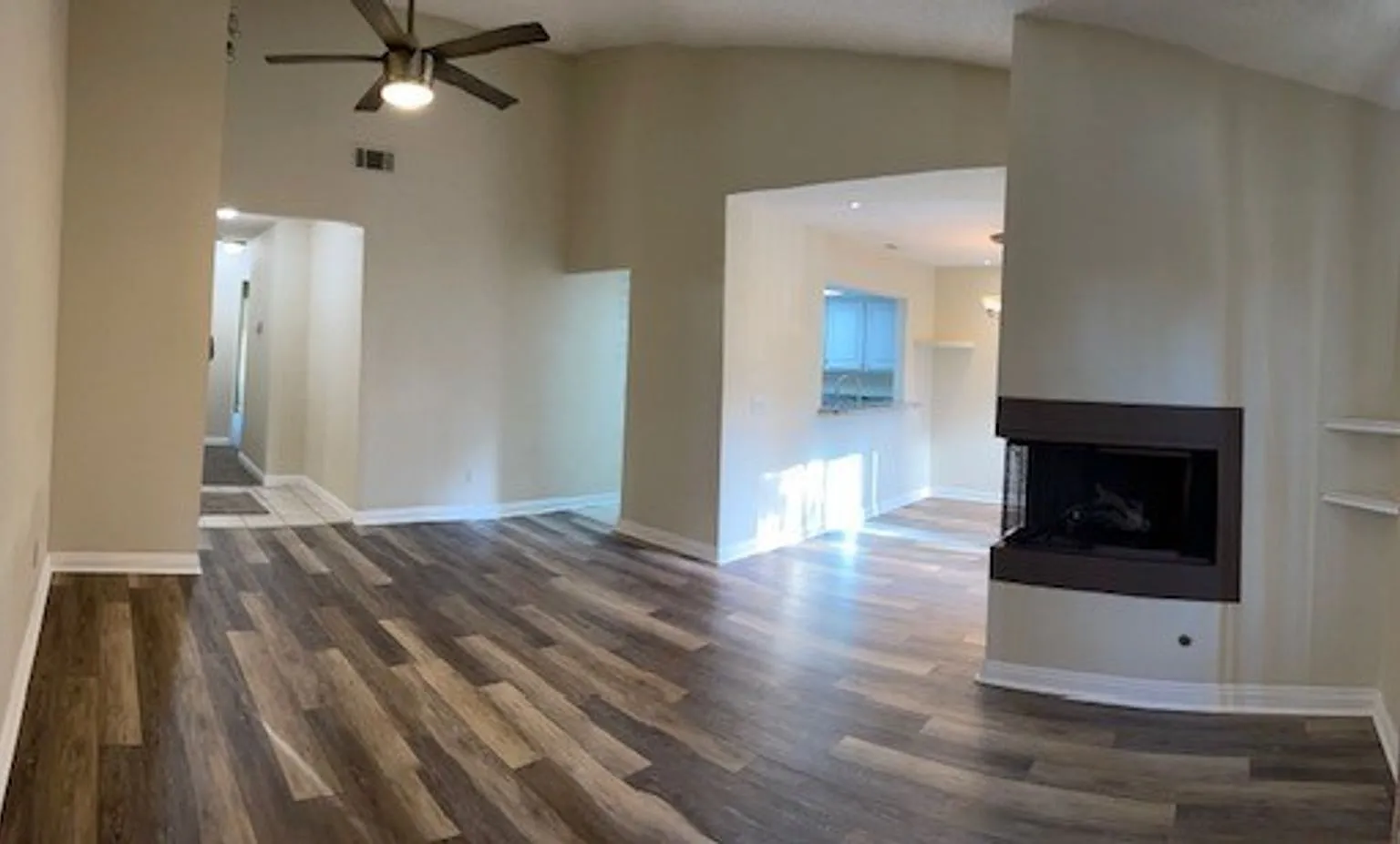 2 Bedroom 2 bathroom Upstairs Condo! — Photo 2