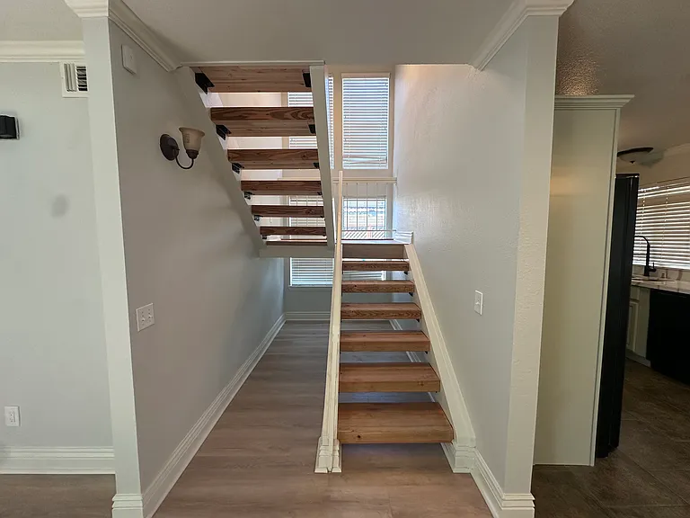 4981 Yvonne Way — Photo 4