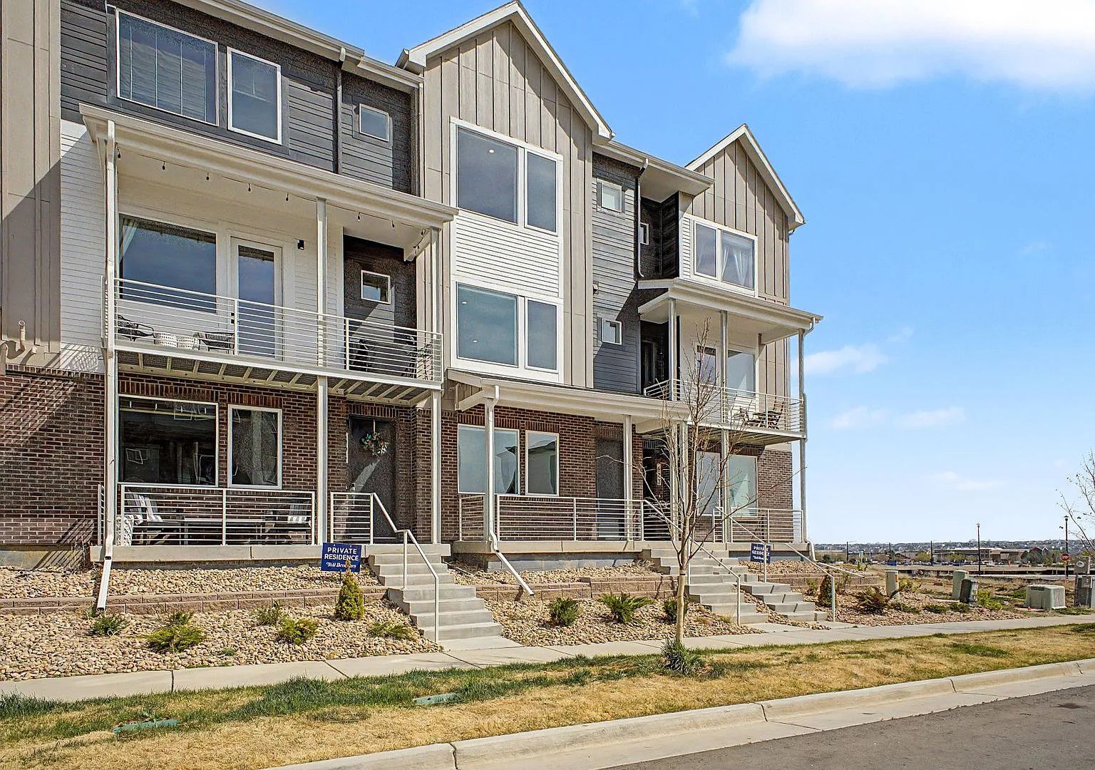 Brand-new townhome for rent in the heart of Erie Town Center — Photo 2