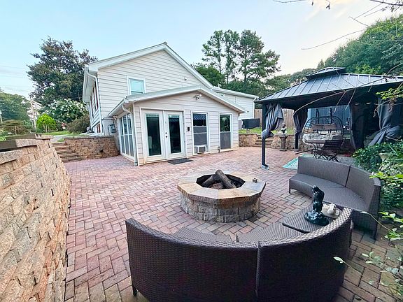 4th image of 2836 E Mount Tabor Cir