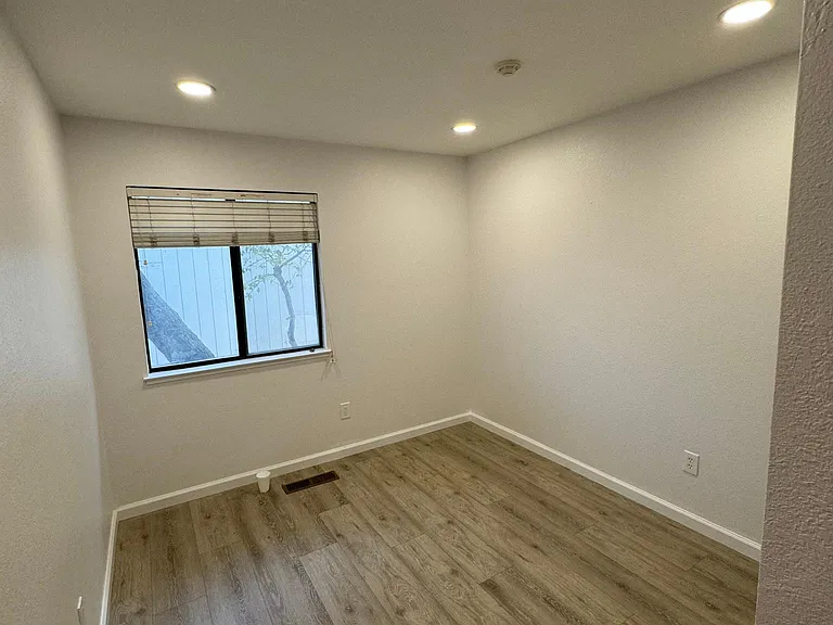 6274 Joaquin Murieta Ave #D — Photo 8