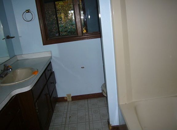 4th image of 3400 Sylvan Dr