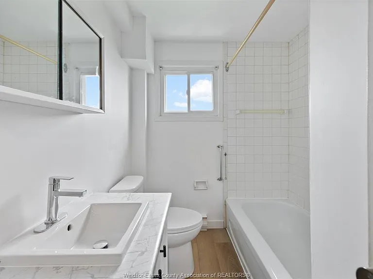 328 Fryer St — Photo 18
