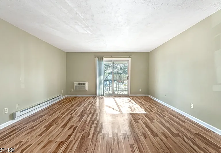 798 Eves Dr #2R — Photo 6