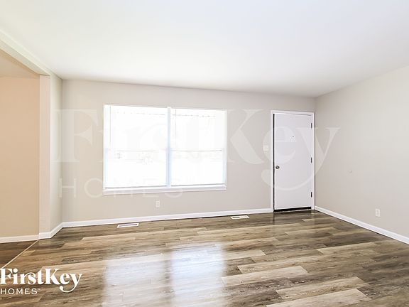 3rd image of 20 Sungrove Dr