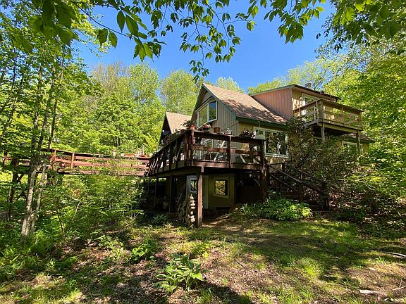 4th image of 985 Chapel Hill Road