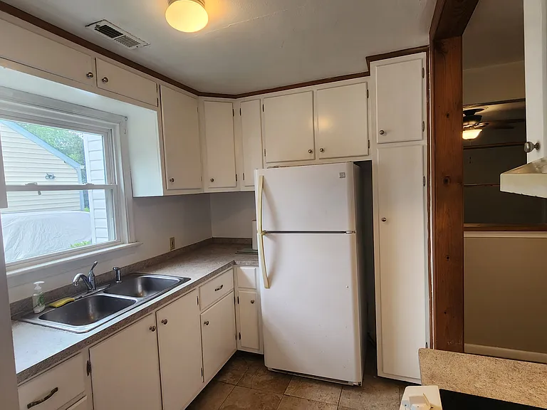 726 Grove St — Photo 10