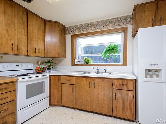 5th image of 7689 S Park Ave