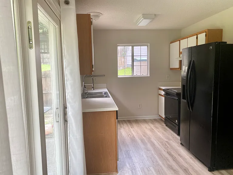 2461 Stratford Crossing Dr — Photo 11