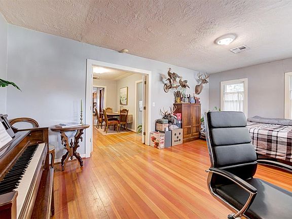 5th image of 1022 McNamee St