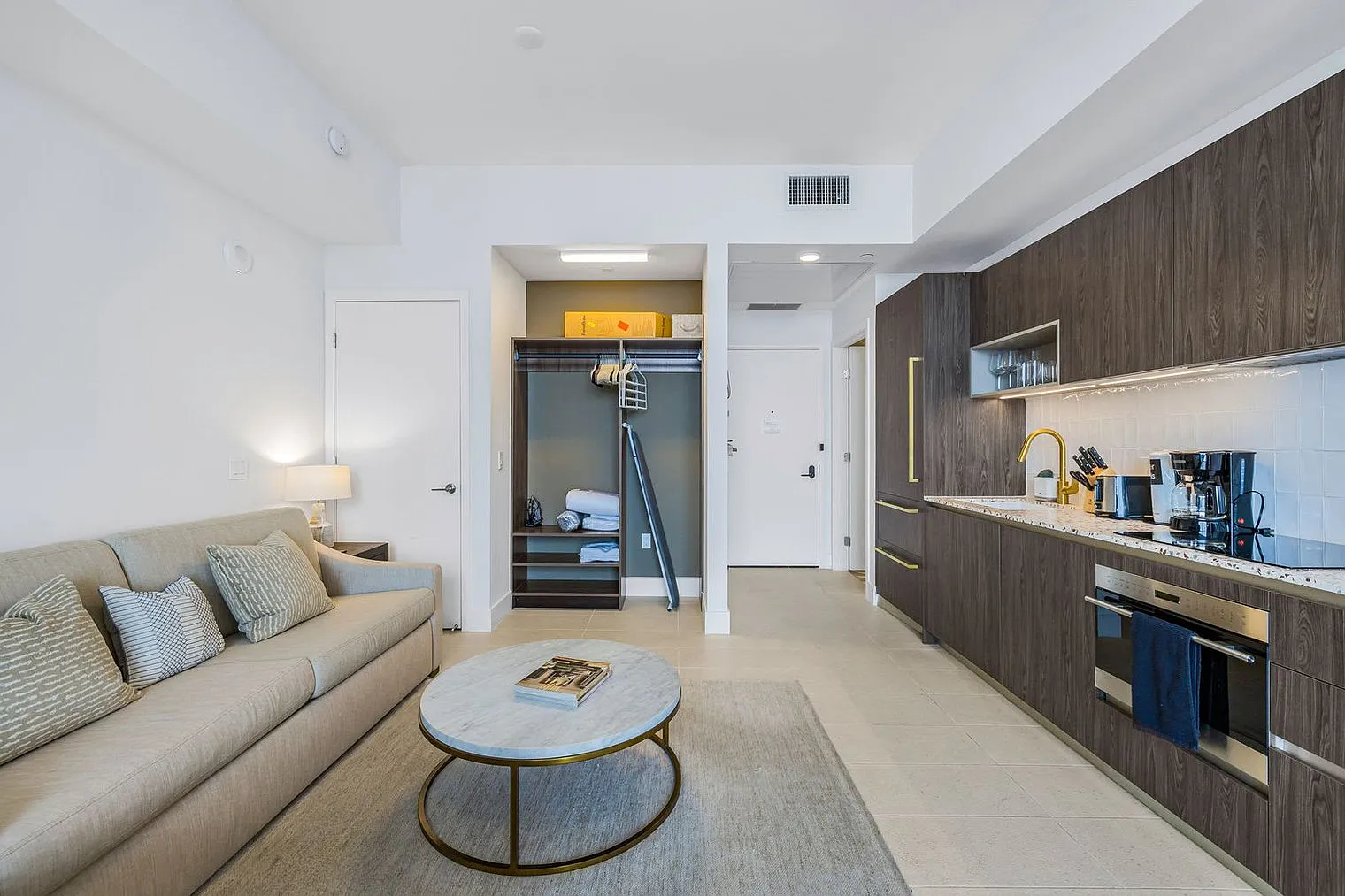 Studio, 1.0 bath, 365 sqft, $2,322 — Photo 4