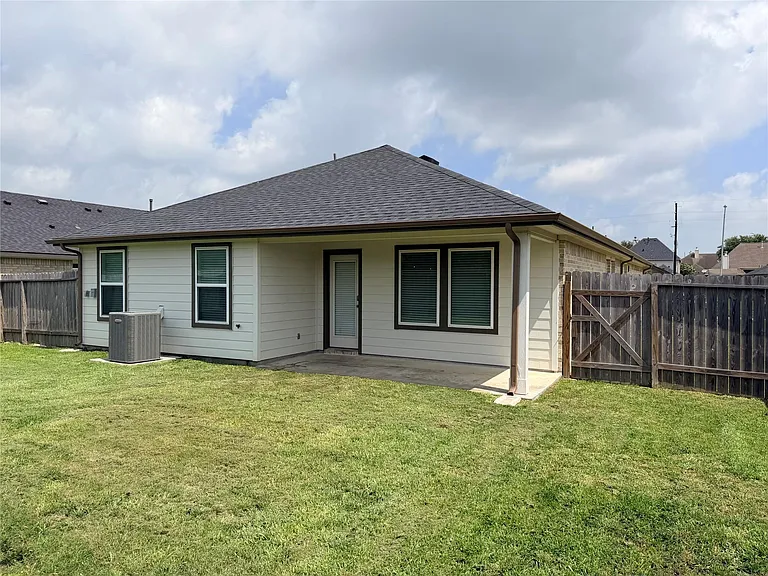 9834 Palm Royal Dr — Photo 18