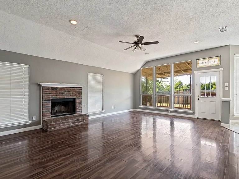 521 Brazos St — Photo 4