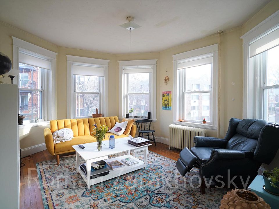 1st image of 62 Woodstock Ave #4