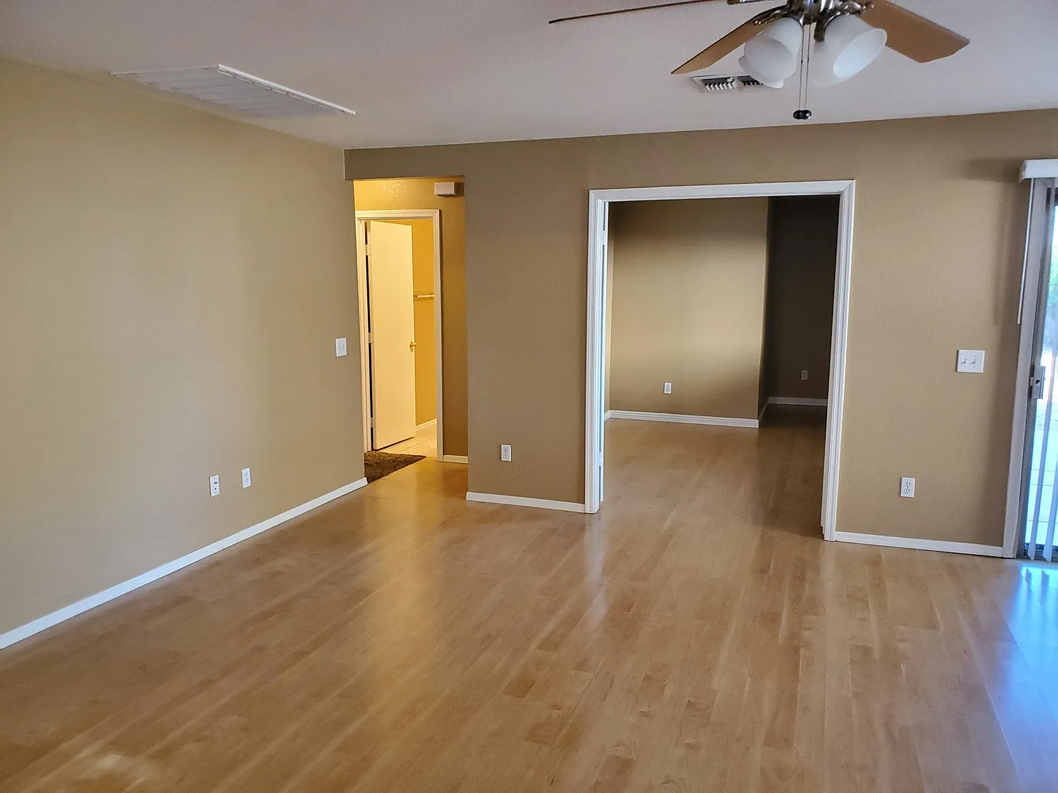 3 bed, 1436 sqft, $1,875 — Photo 3