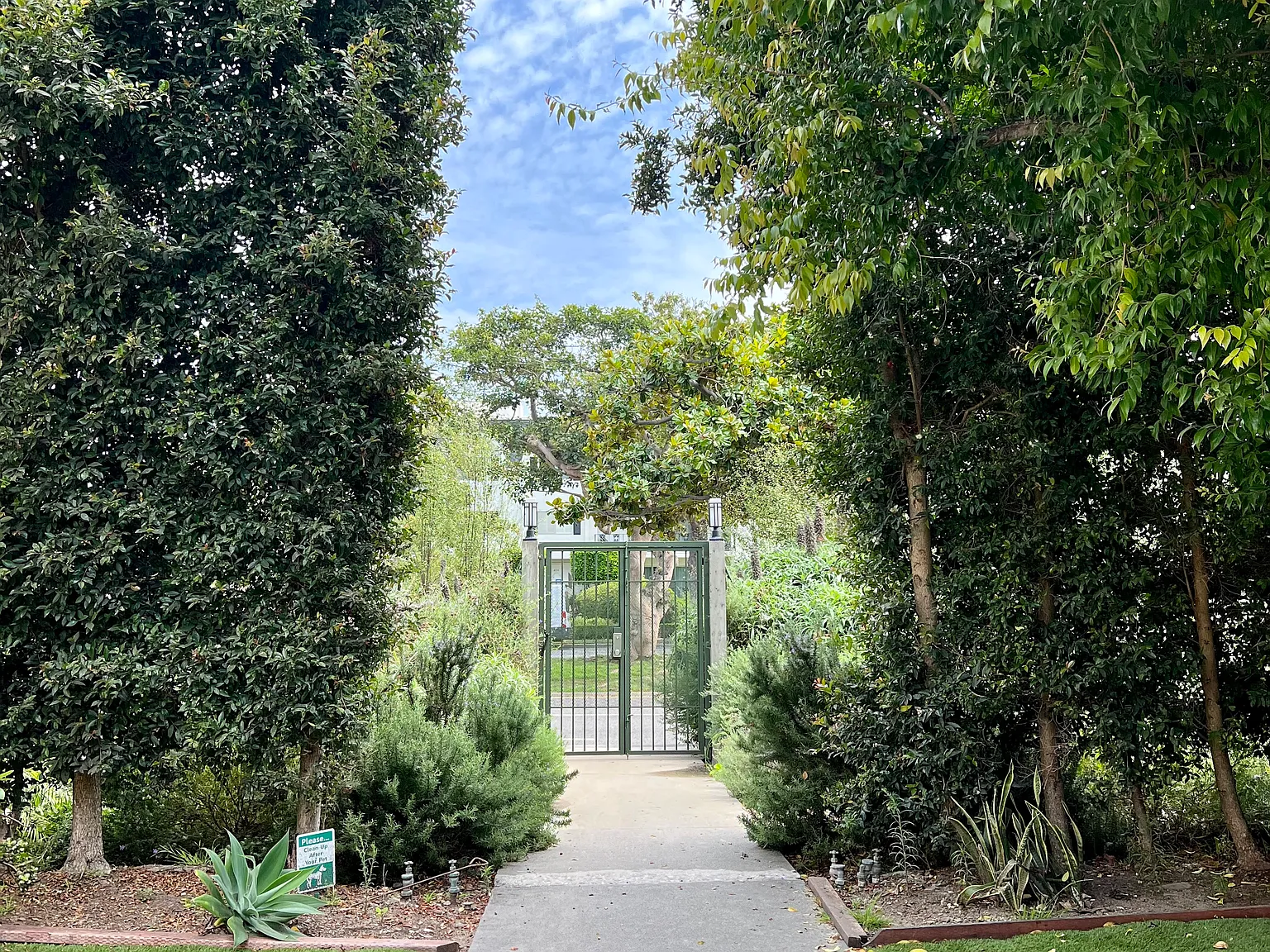 1 bed, 930 sqft, $5,400 — Photo 1