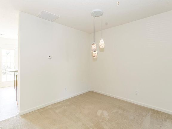 5th image of 1042 Oak Blossom Way