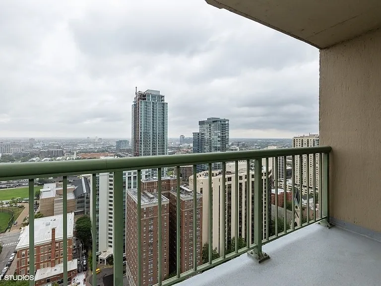 111 W Maple St #2408 — Photo 8