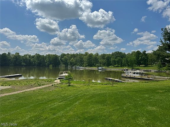 3rd image of 957 Pike Dr