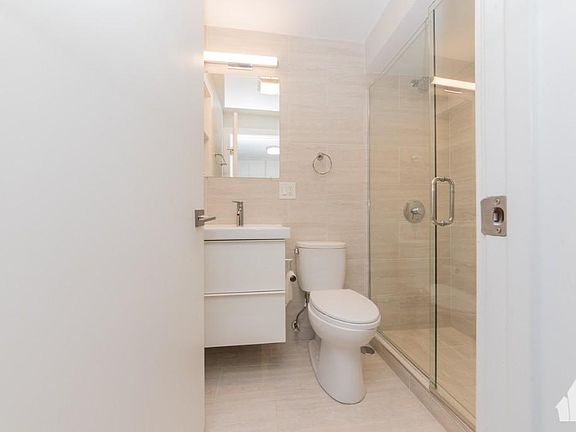 5th image of 5952 N Winthrop Ave APT 3W