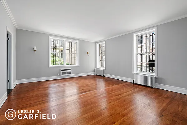 Rented by Leslie J. Garfield | media 20