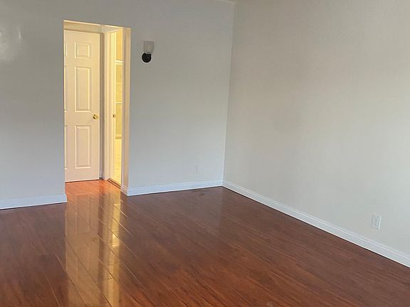 3rd image of 121 S Oxford Ave APT H