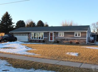 420 W Lyons St, Garner, IA 50438