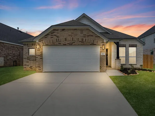 61 Shining Point Dr, Waller, TX 77484