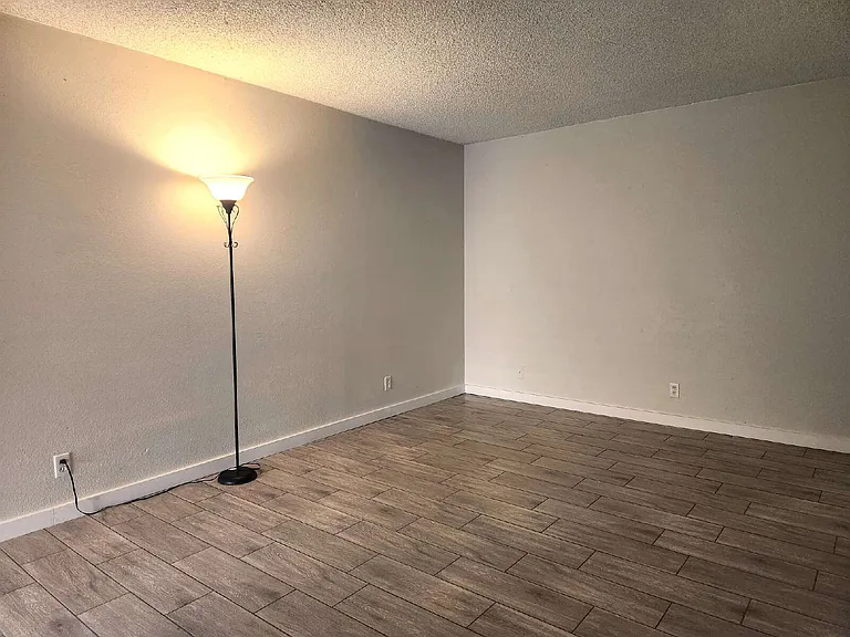 5112 N 28th Dr #3 — Photo 9