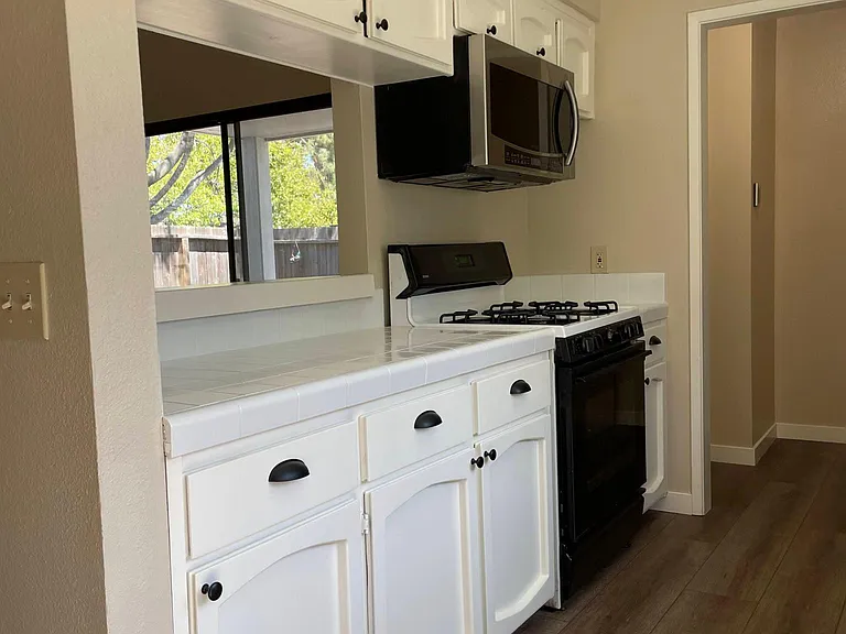 1482 Prefumo Canyon Rd — Photo 9