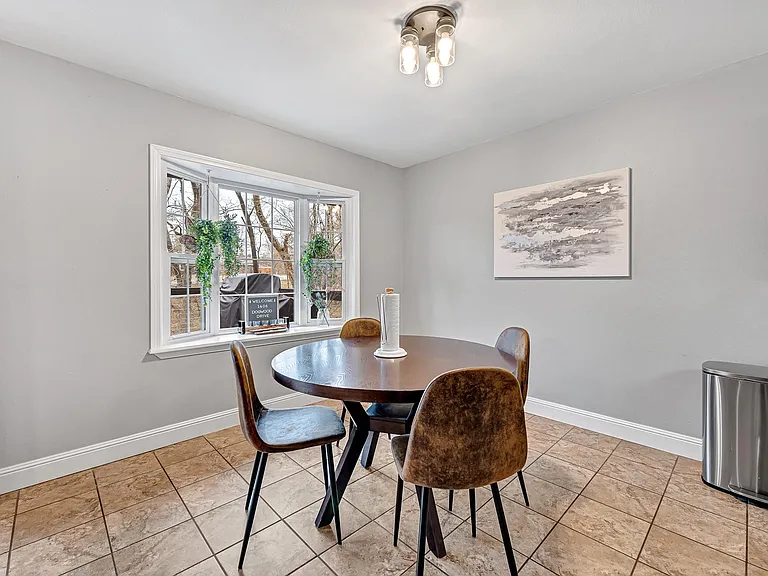 1406 Dogwood Dr — Photo 5