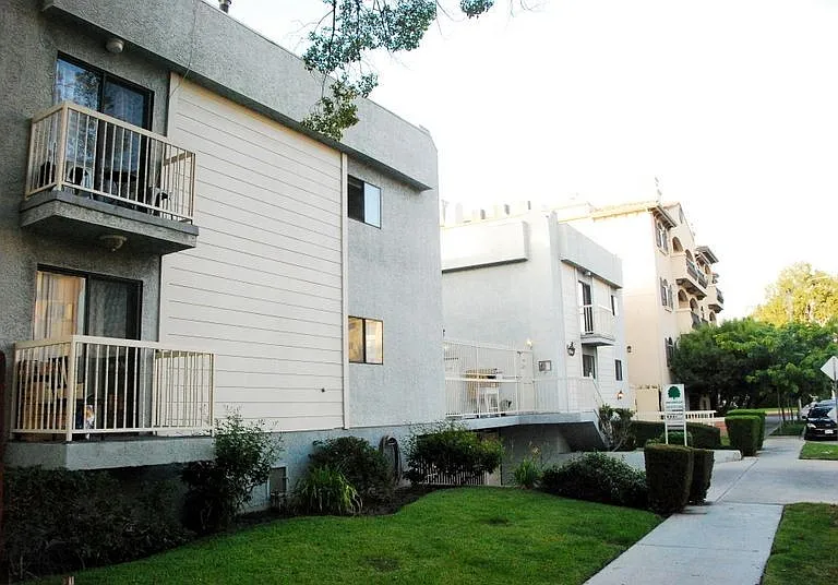 11215 Camarillo St #106 — Photo 1