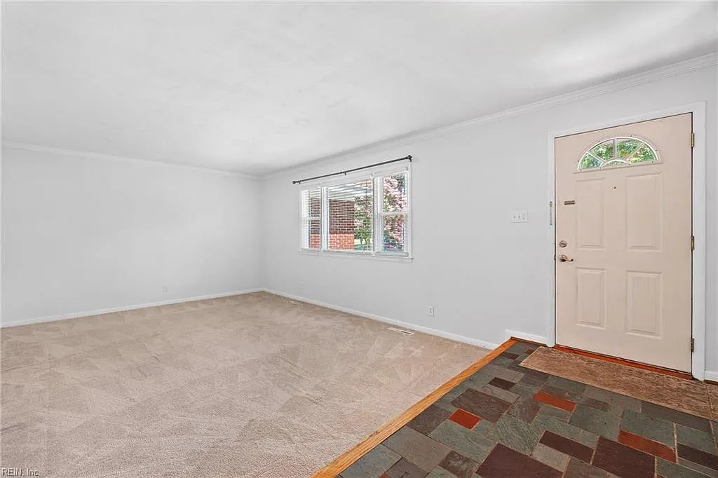 4 bed, 1936 sqft, $2,995 — Photo 4