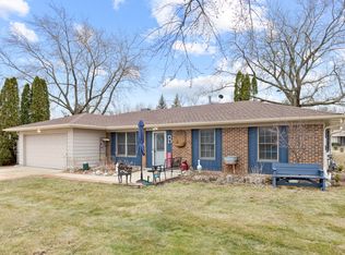 1099 Highbury Dr, Elgin, IL 60120