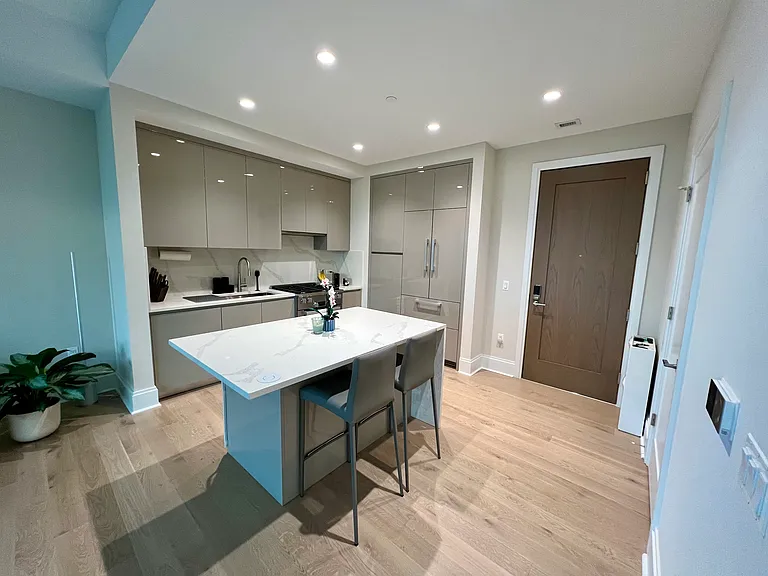 7887 Jones Branch Dr — Photo 2