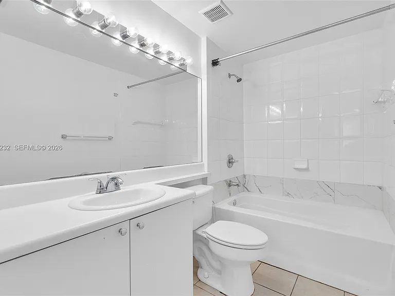 8000 N Nob Hill Rd #106 — Photo 12