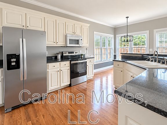 3rd image of 33 Meadow Springs Ln