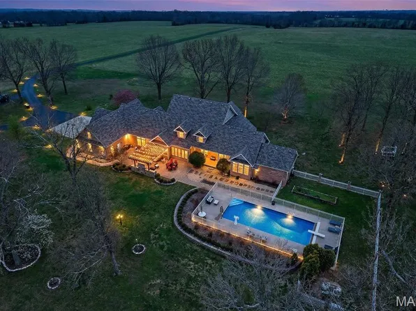 16495 Pecan Dr, Lebanon, MO 65536